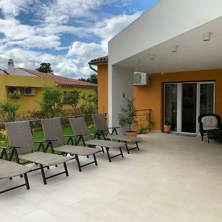 Tartufo Villa *